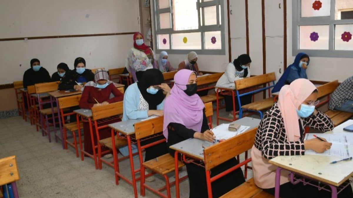 أقساط الرسوم الدراسية لطلاب الثانوية