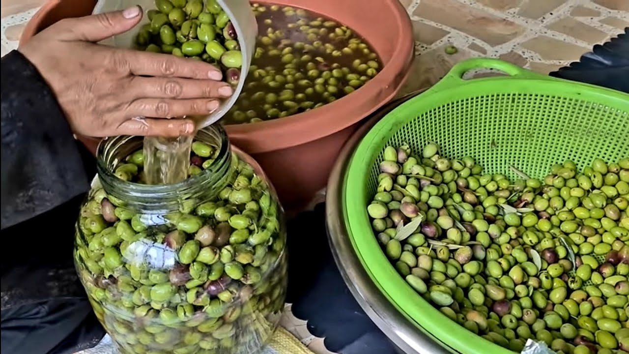 خلطة رهيبة لتخليل الزيتون الأخضر