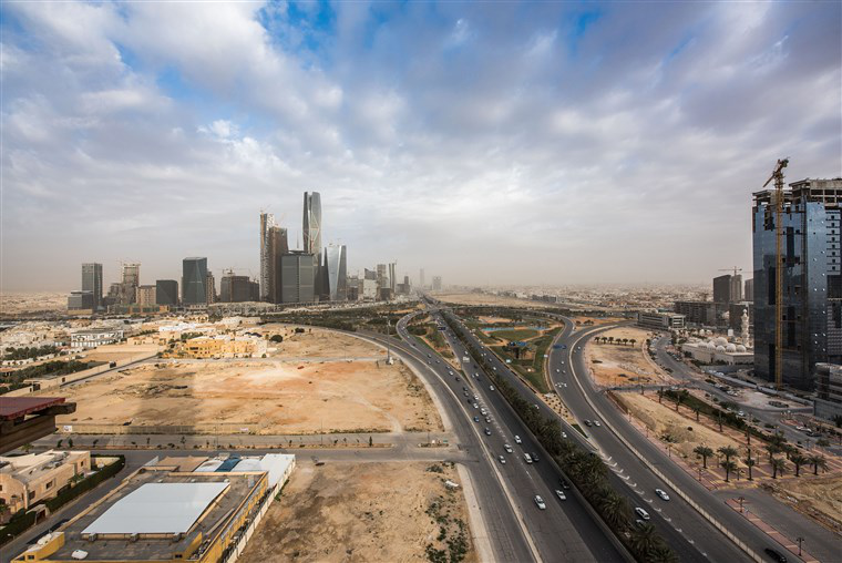 قانوني يحذر من خطأ فادح عند كتابة عقود البيع