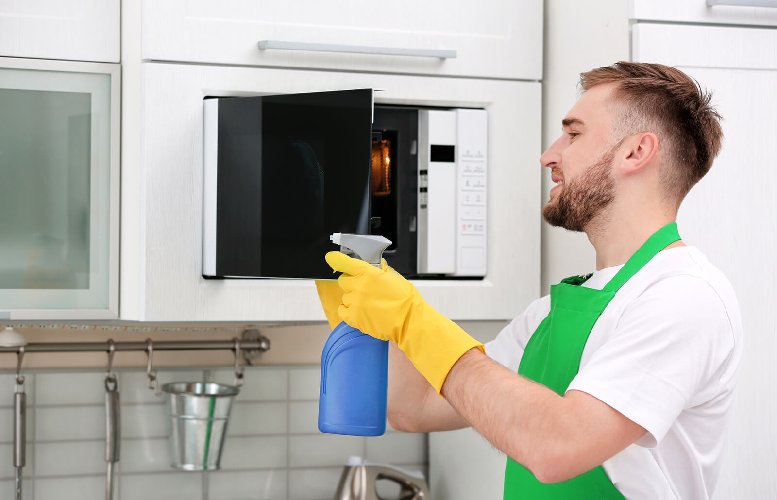 263590 1600x1030 microwave cleaning hacks
