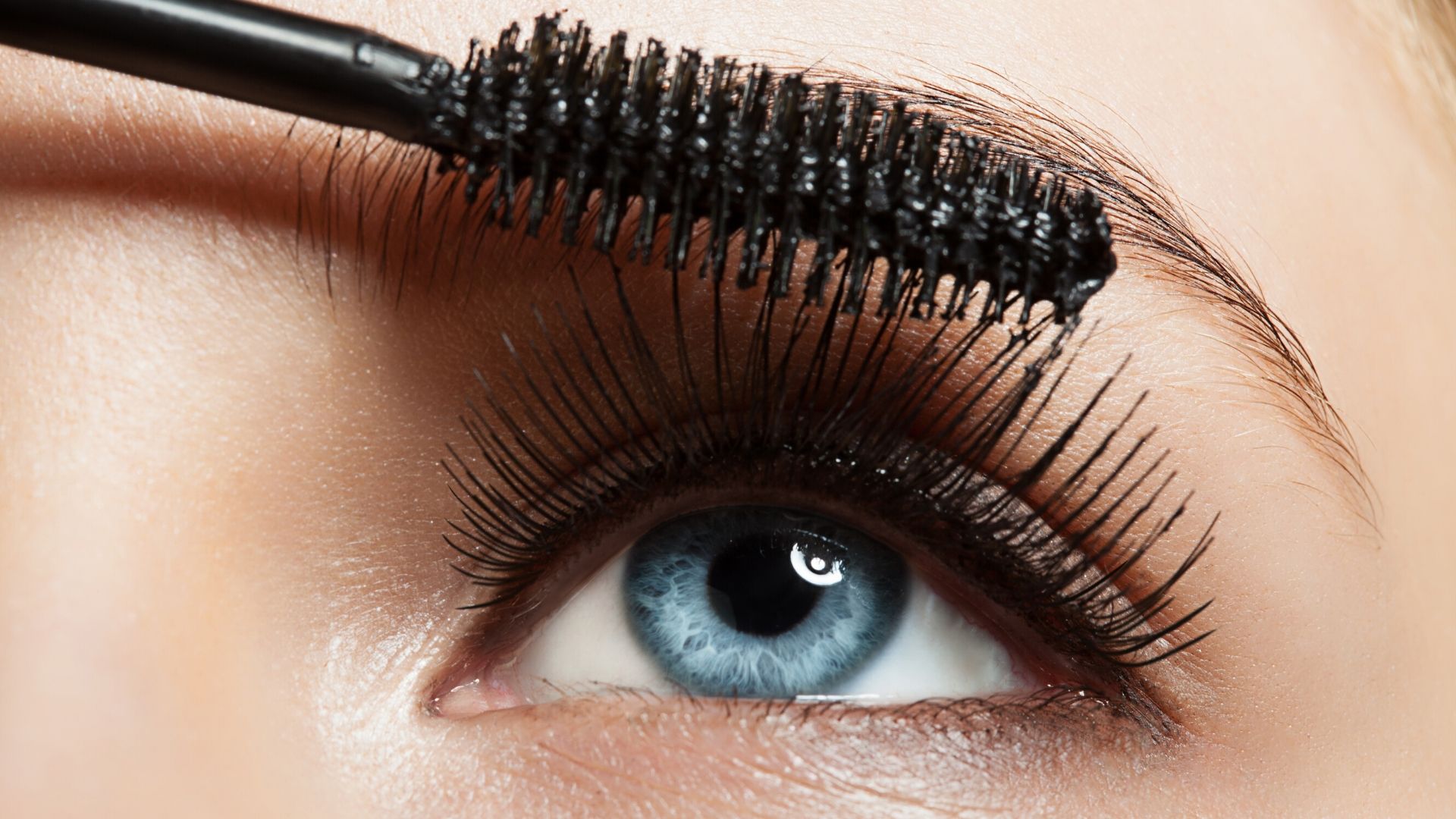 how to apply false eyelashes for beginners 2