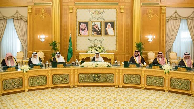 مجلس الوزراء يقر عن ما هي ضوابط العمل خارج أوقات الدوام الرسمي وأيام العطل والعيدين؟