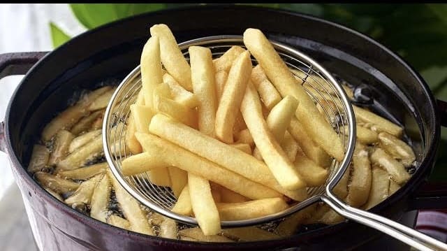 البطاطس المقلية بالجبنة الشيدر