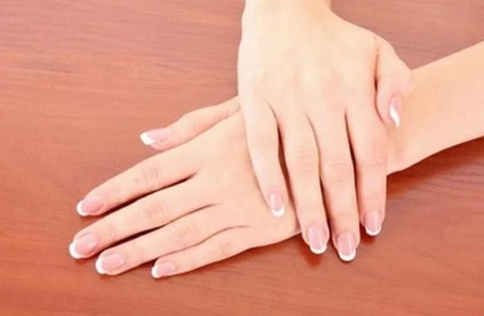  تنعيم اليدين وتبييضها بوصفات سحرية