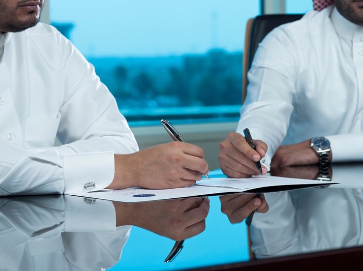 توثيق عقود العاملين للقطاع الخاص