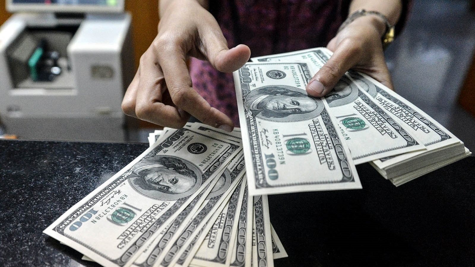سعر الدولار مقابل الجنيه اليوم الثلاثاء 28 نوفمبر في البنوك
