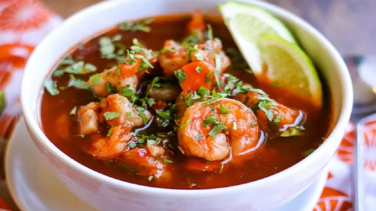 طريقة عمل شوربة الجمبري الحمراء بفوائدها