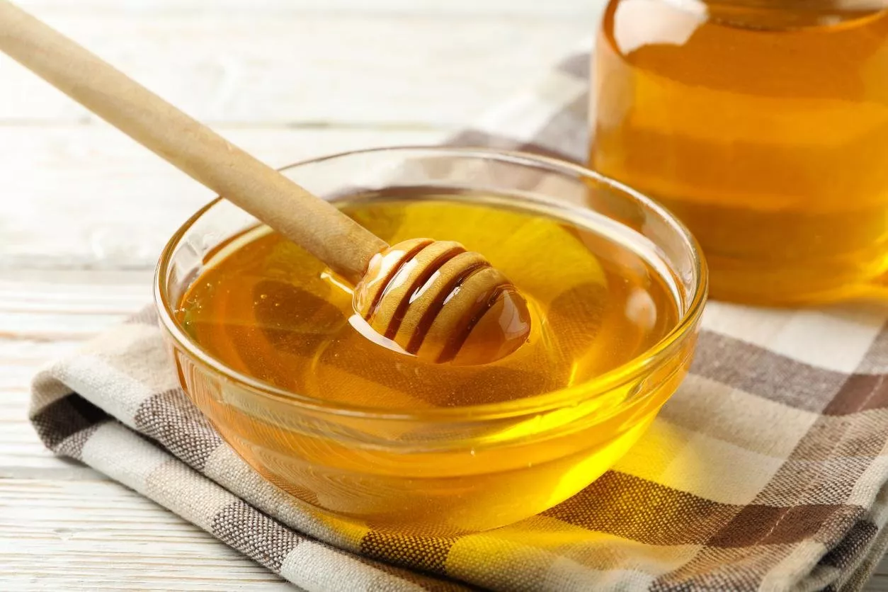 طريقة عمل ماسك العسل للبشرة الدهنية