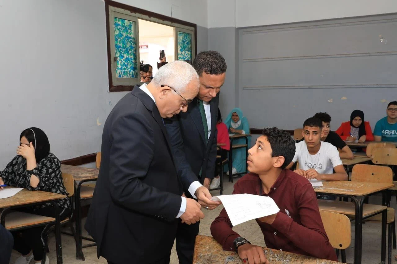 عالم المال الغياب المدرسي