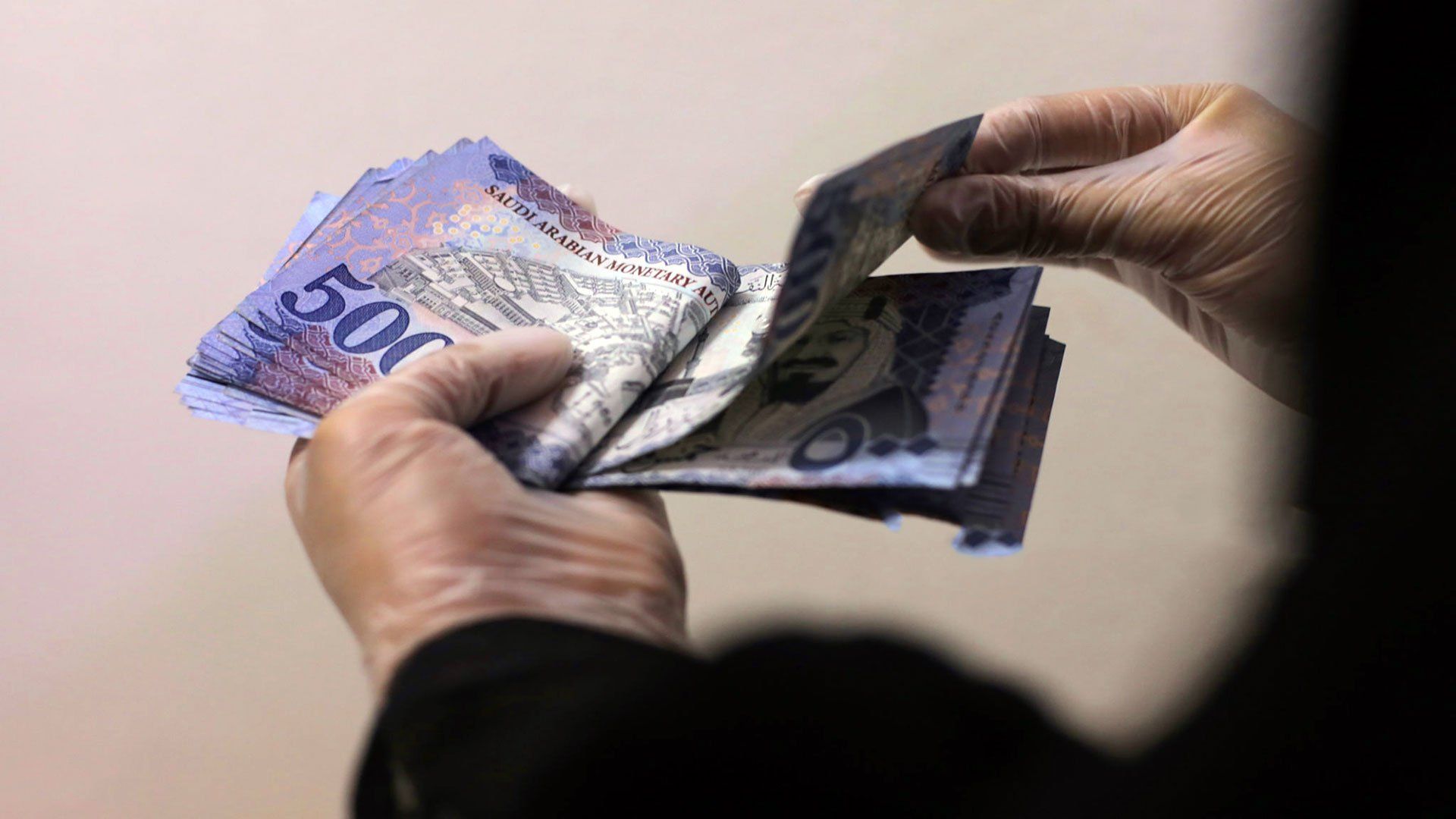 قرض يبدأ من 5000 ريال بدون كفيل ولا تحويل الراتب بأبسط شروط