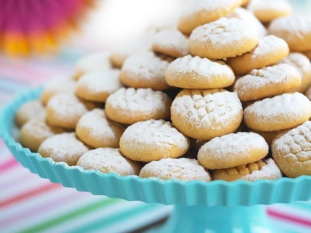 اعملي كحك العيد بالعجمية مرمل وخفيف زي الجاهز وأحلى بـ 4 كوبيات دقيق بس