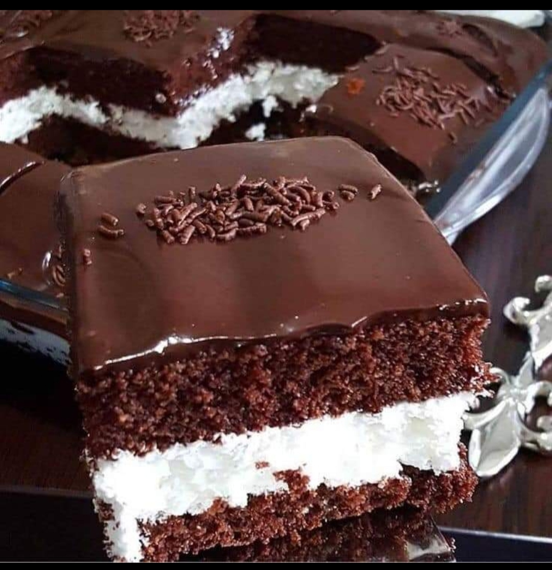 كيك شوكولاته بالكريمة