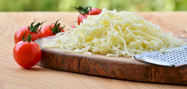 اعملى الجبنة الموتزاريلا المطاطية في المنزل بـ 4 أكواب حليب وخليكي شطورة ووفري