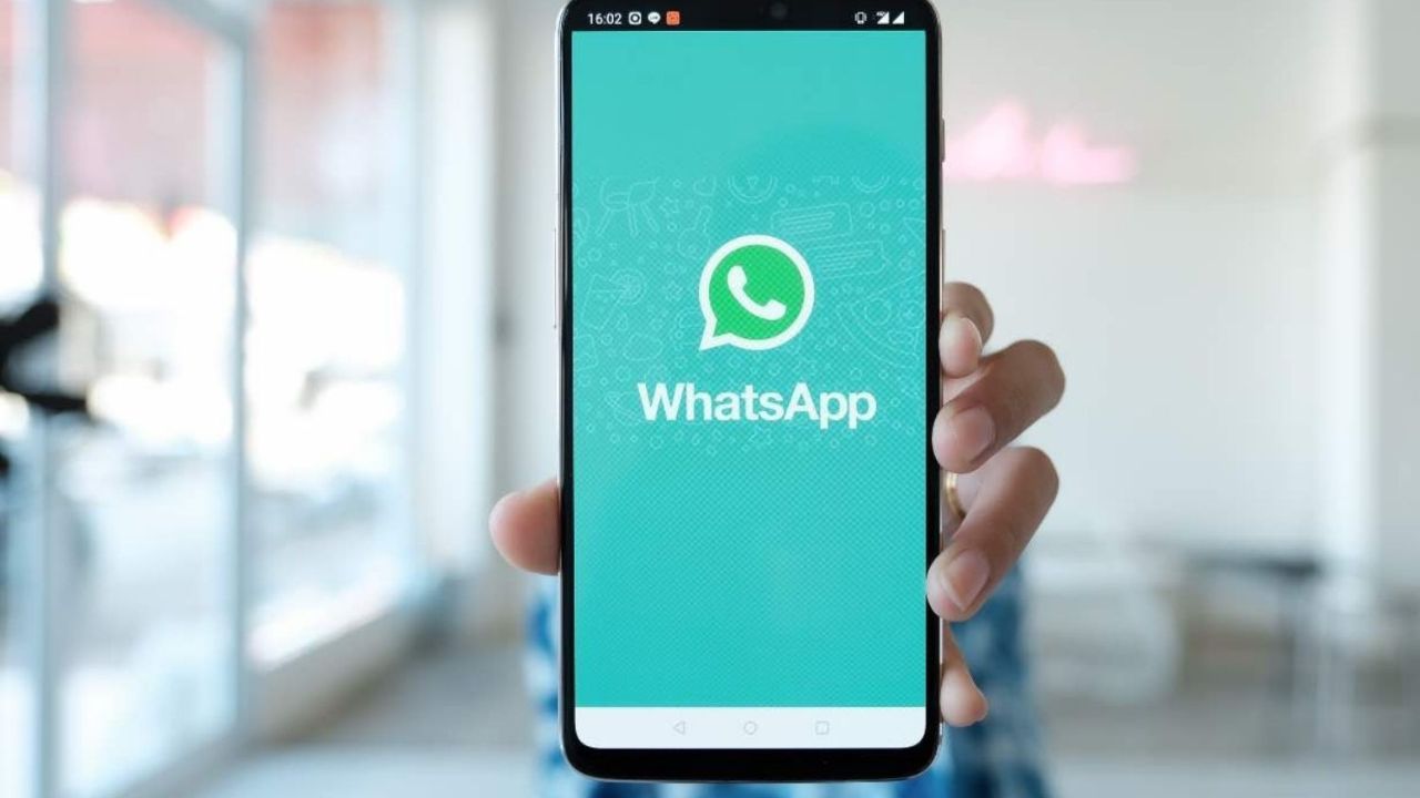هل واتساب تفرض رسوم بالدولار على مستخدميه؟