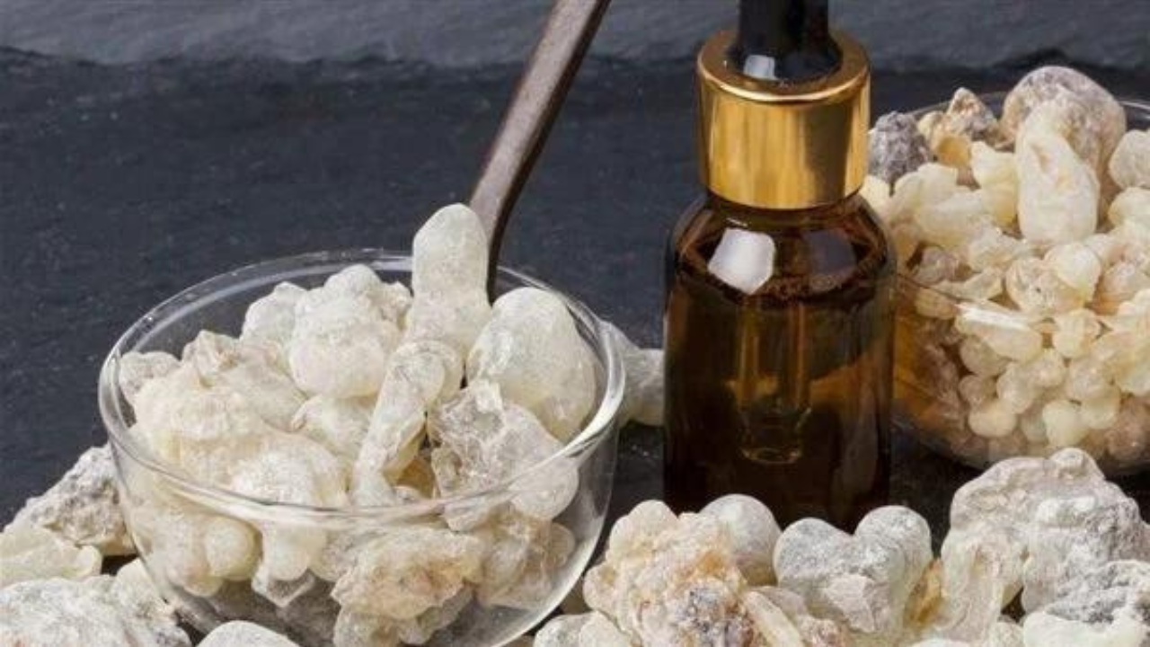 ماسكات لبان الذكر لشد البشرة وتفتيحها