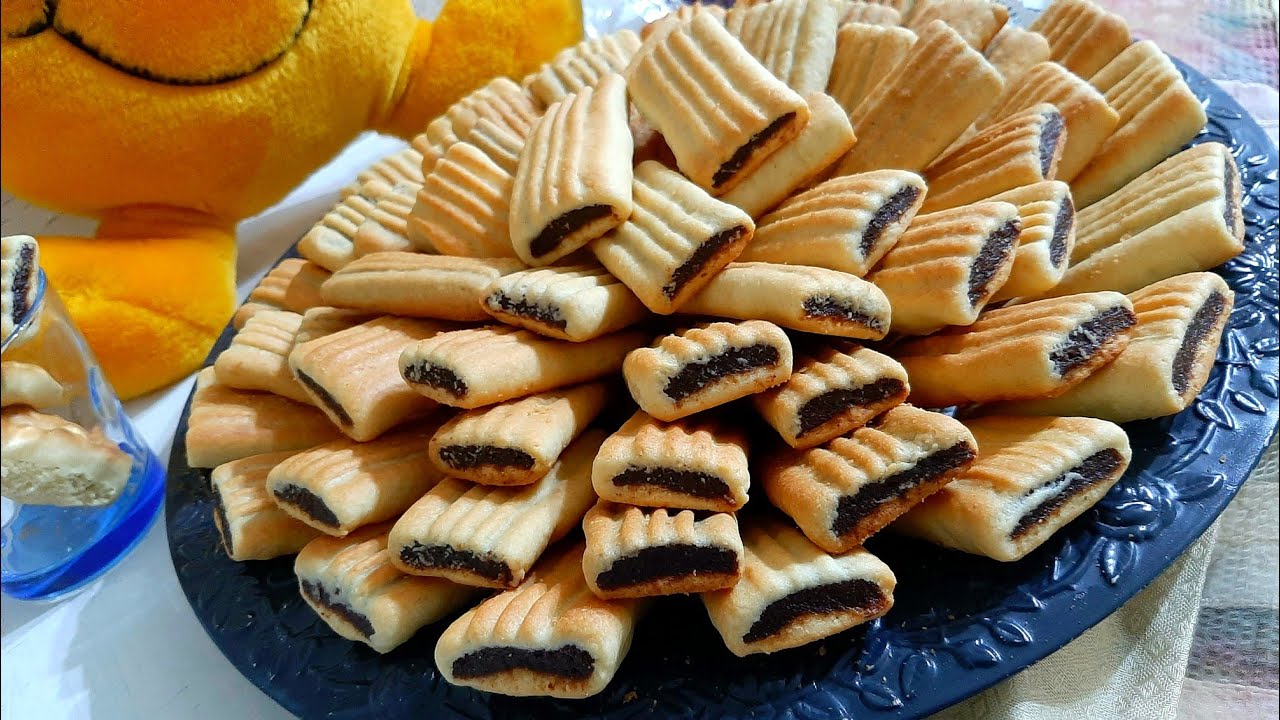 بكوبين دقيق قومى حالا اعملي بسكويت بالعجوة مقرمش ولذيذ وغني بالطاقة وبمذاق رائع ومغذي لطفلك