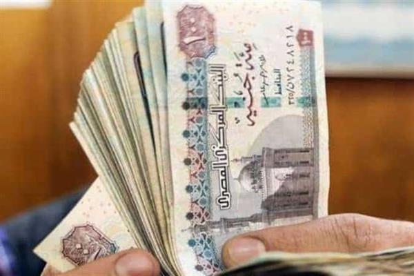 احتفالات نهاية العام في مصر... صرف المرتبات والعلاوات لموظفي الدولة قبل الأعياد