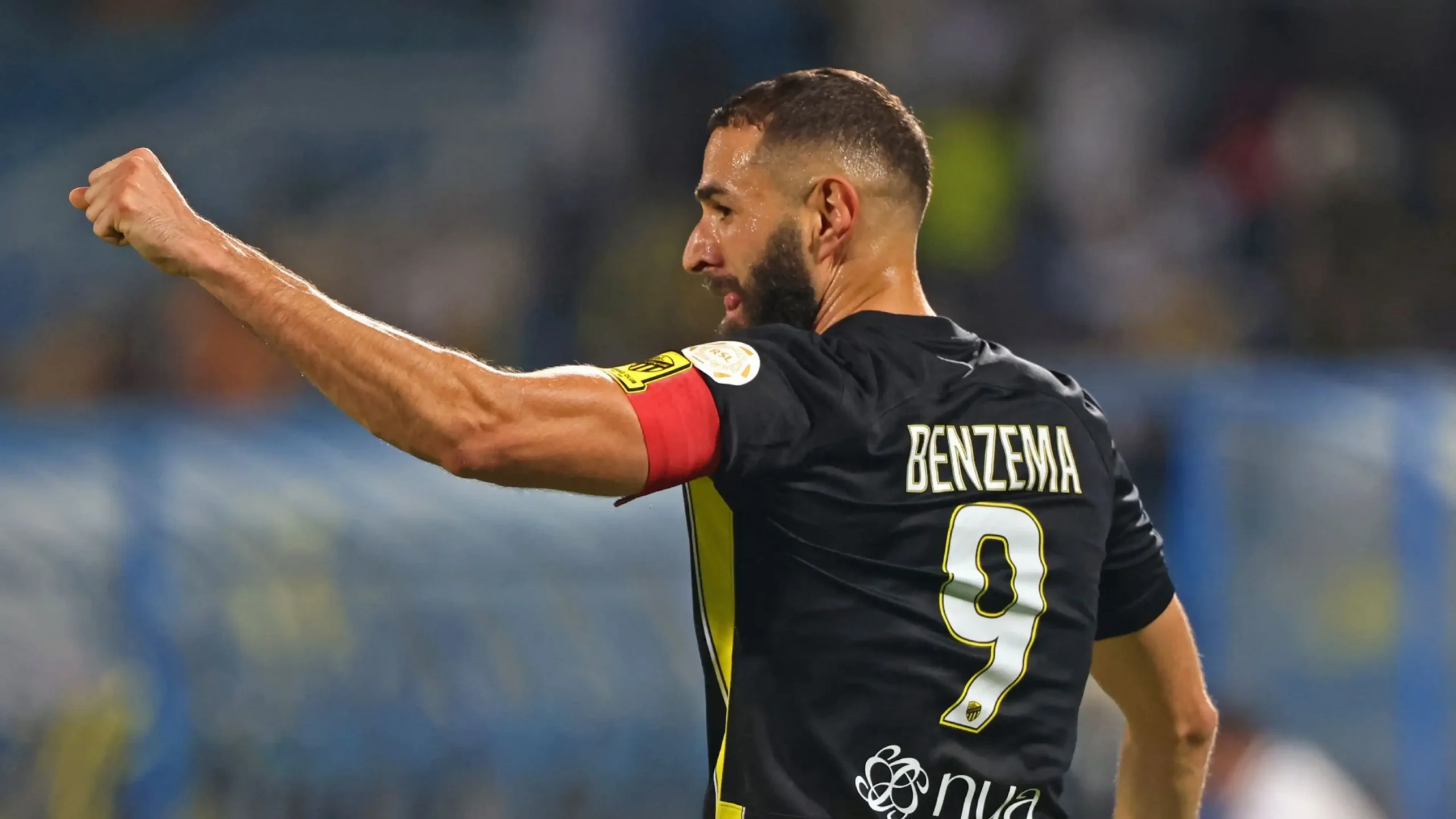"بنزيمة يخرج عن صمته لأول مرة"... الفرنسي يحرج جماهير الاتحاد الغاضبة بردا ساخرا