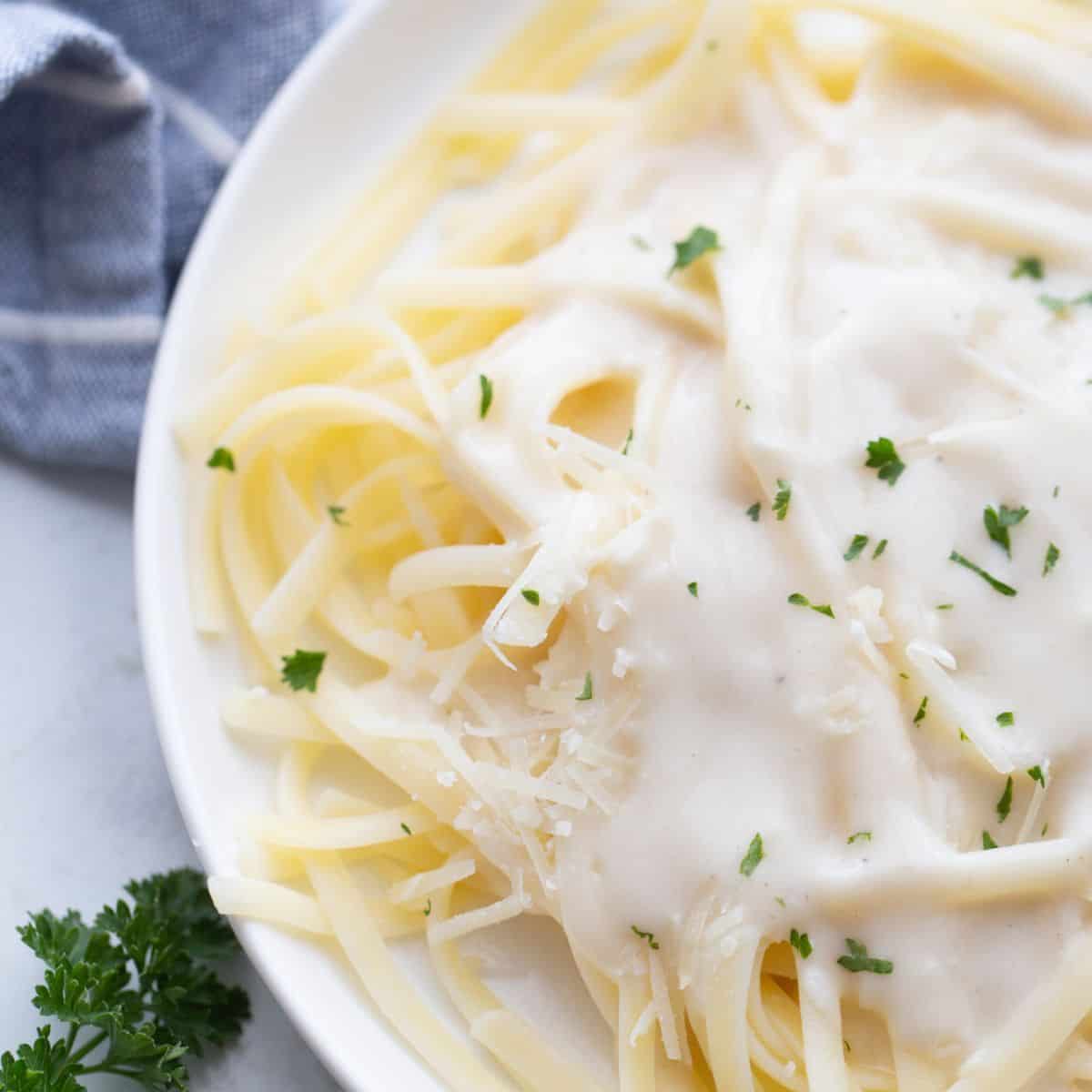 طريقة عمل مكرونة وايت صوص بدون كريمة