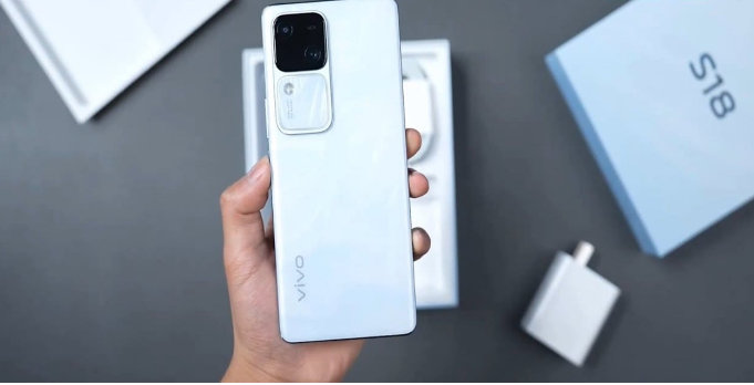 سعر ومواصفات هاتف vivo S18 Pro...حلم عشاق السيلفي والتقاط المكالمات بجودة فائقة