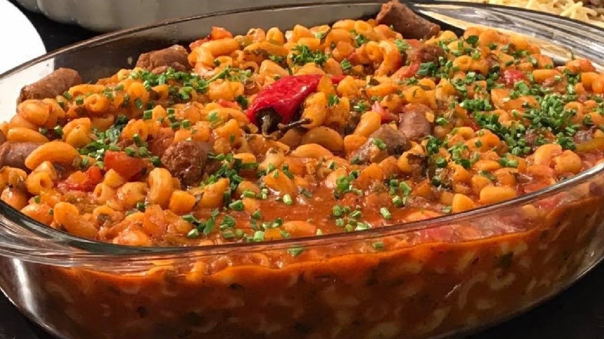 طريقة عمل المكرونة المبكبكة على الطريقة الليبية… وجبة اقتصادية وسهلة التحضير