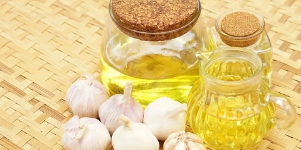 فوائد وصفة الحلبة للبشرة مع الثوم وزيت الزيتون لحل جميع المشاكل الشعر