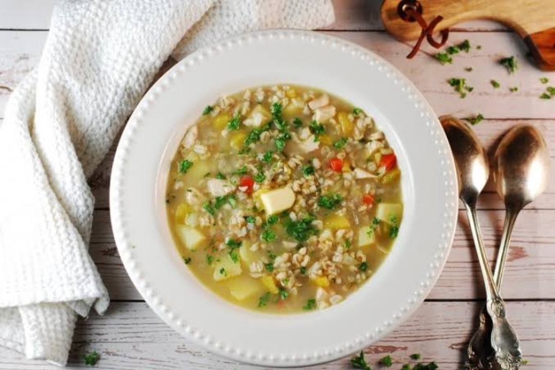 شوربة الفريك بالدجاج بطعم وهمي أولادك وجوزك هيطلبوها منك على طول