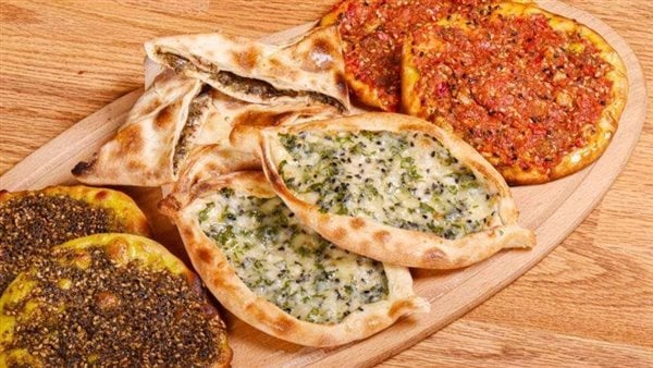 طريقة عمل مناقيش بالجبنة الرومي بطعم مميز لكي ولعائلتك في المنزل