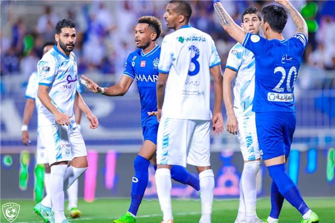 أبها والهلال في دوري روشن السعودي