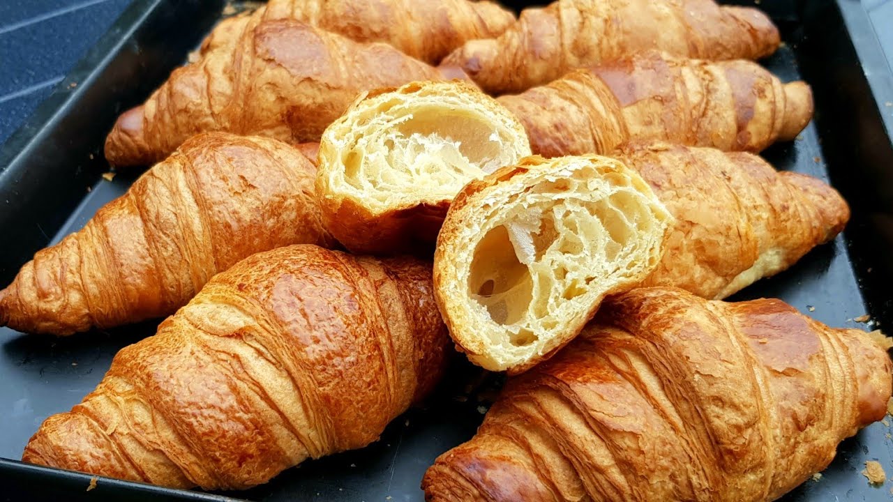 طريقة عمل الكرواسون بالجبنة