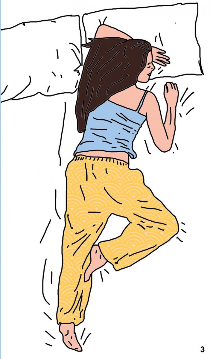 حكم نوم المرأة على بطنها