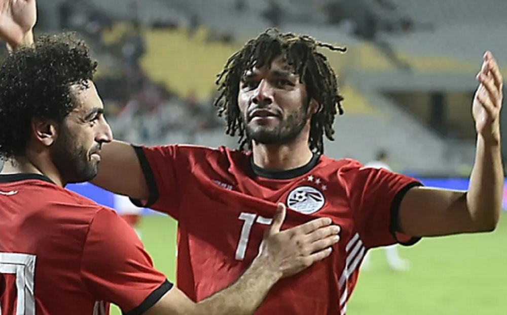 حديث جانبي بين محمد صلاح والنني عقب انتهاء مباراة ليفربول وارسنال.. ونتيجة المباراة