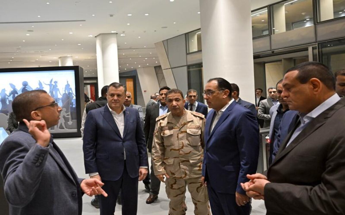 حرصا على متابعة ما يتم إنجازه رئيس الوزراء يتفقد المتحف المصري الكبير