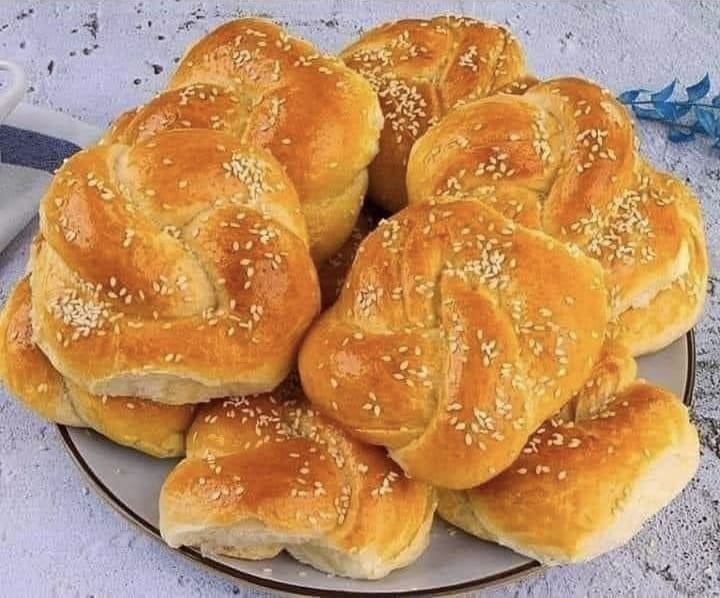 خبز بالجبنة