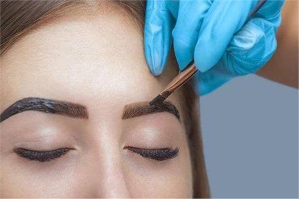 خلطة صبغ الحواجب بالحنة