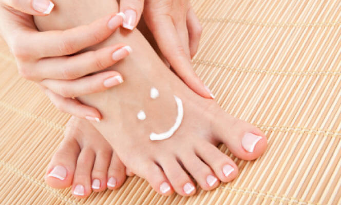 خلطة لترطيب الرجل والايد