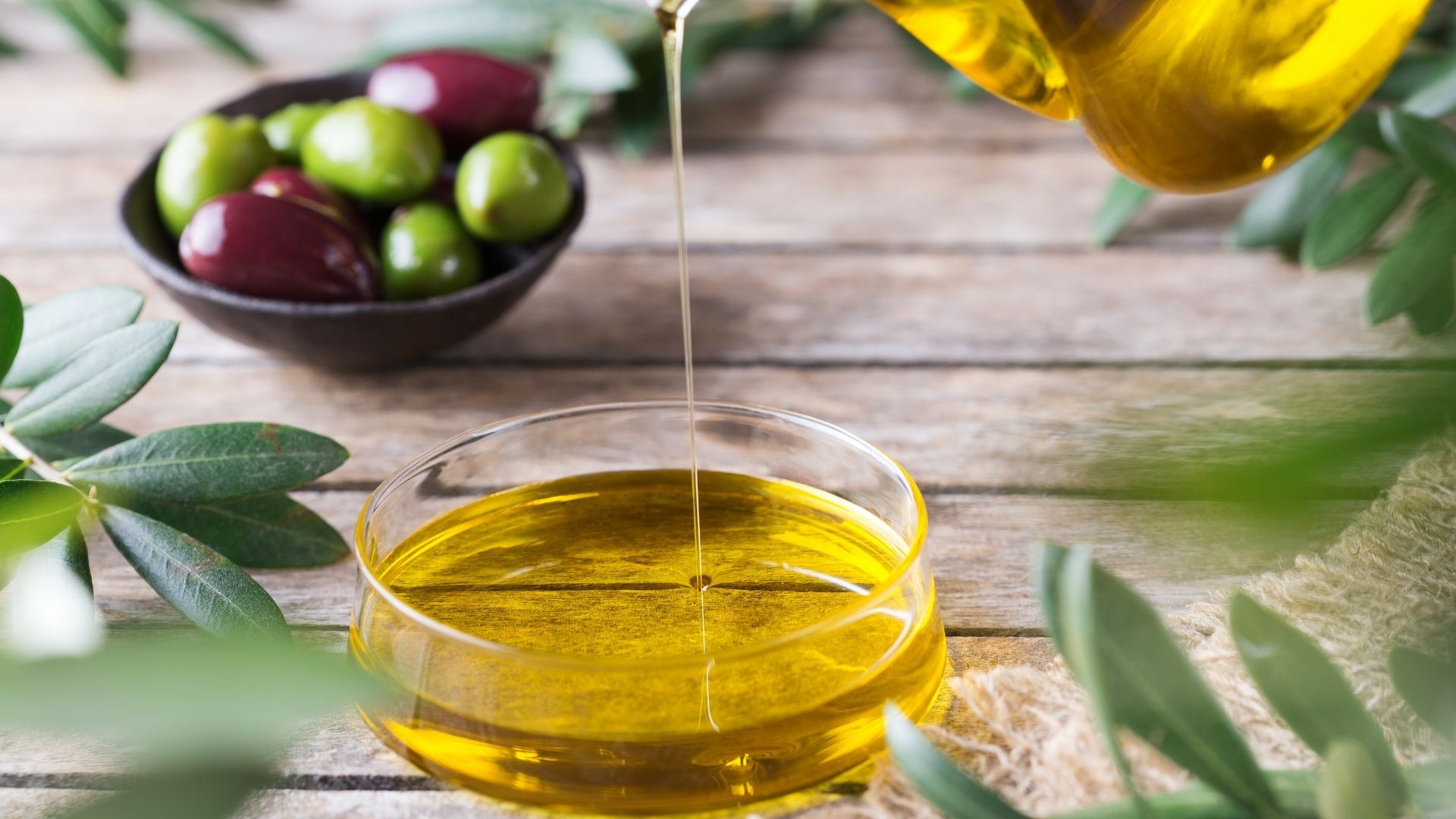 فوائد تناول زيت الزيتون