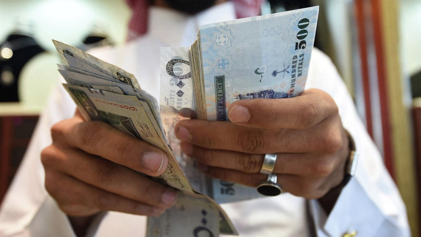 سعر الريال مقابل الجنيه اليوم الثلاثاء 5 ديسمبر 2023 في البنوك