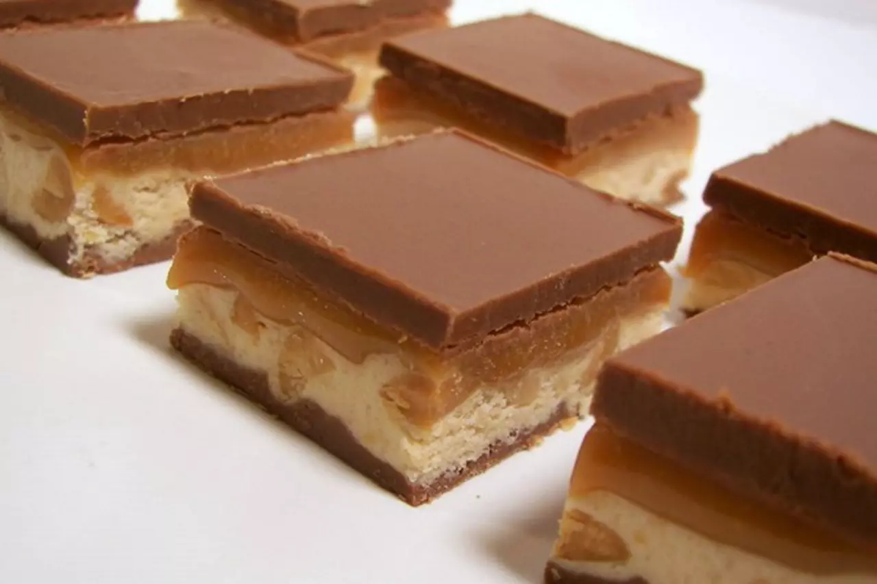 طريقة عمل حلوى سنكرز الباردة
