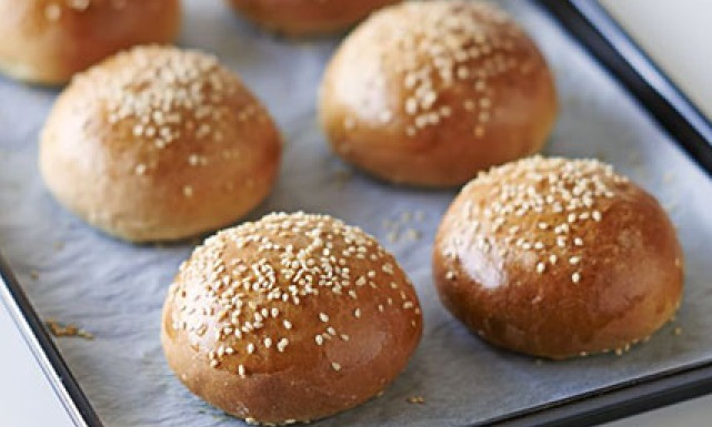 طريقة عمل البريوش المغربي بالسمسم