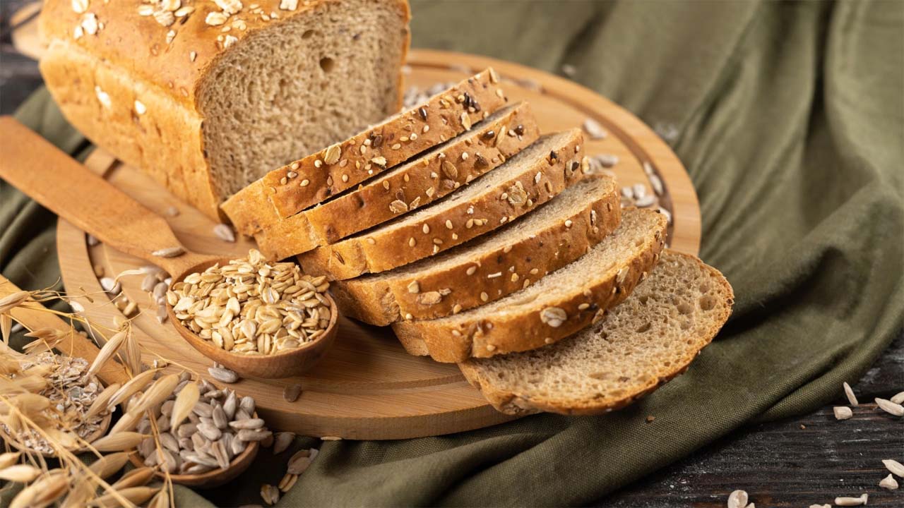 طريقة عمل الخبز الأسمر بالشوفان الصحي للرجيم
