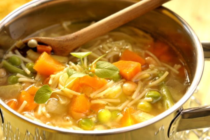 طريقة عمل شوربة الخضار بالشعيرية