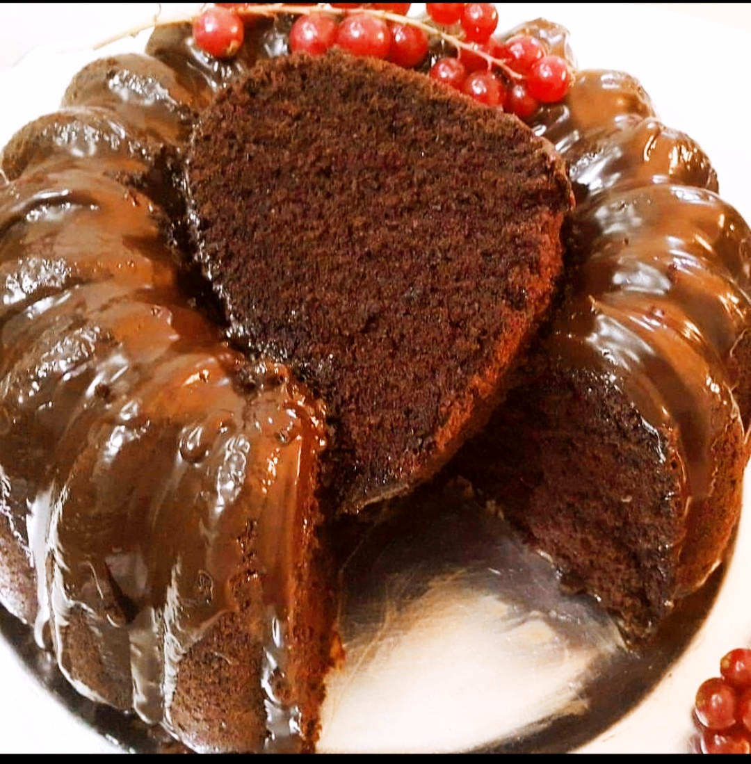 كيك شوكولاته اسفنجيه بالماء الساخن