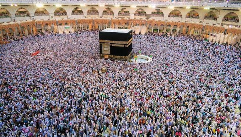 الحكومة السعودية توضح: هل تأشيرة الزيارة العائلية مسموح لها بالحج؟