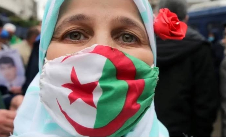 ‪منحة المرأة الماكثة