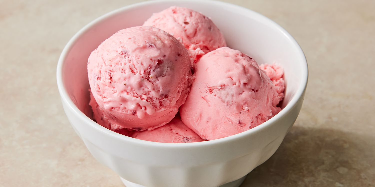 140877 easy eggless strawberry ice cream ddmfs 1x2 1 0af39ada9b39403cb5f15e12a145d631