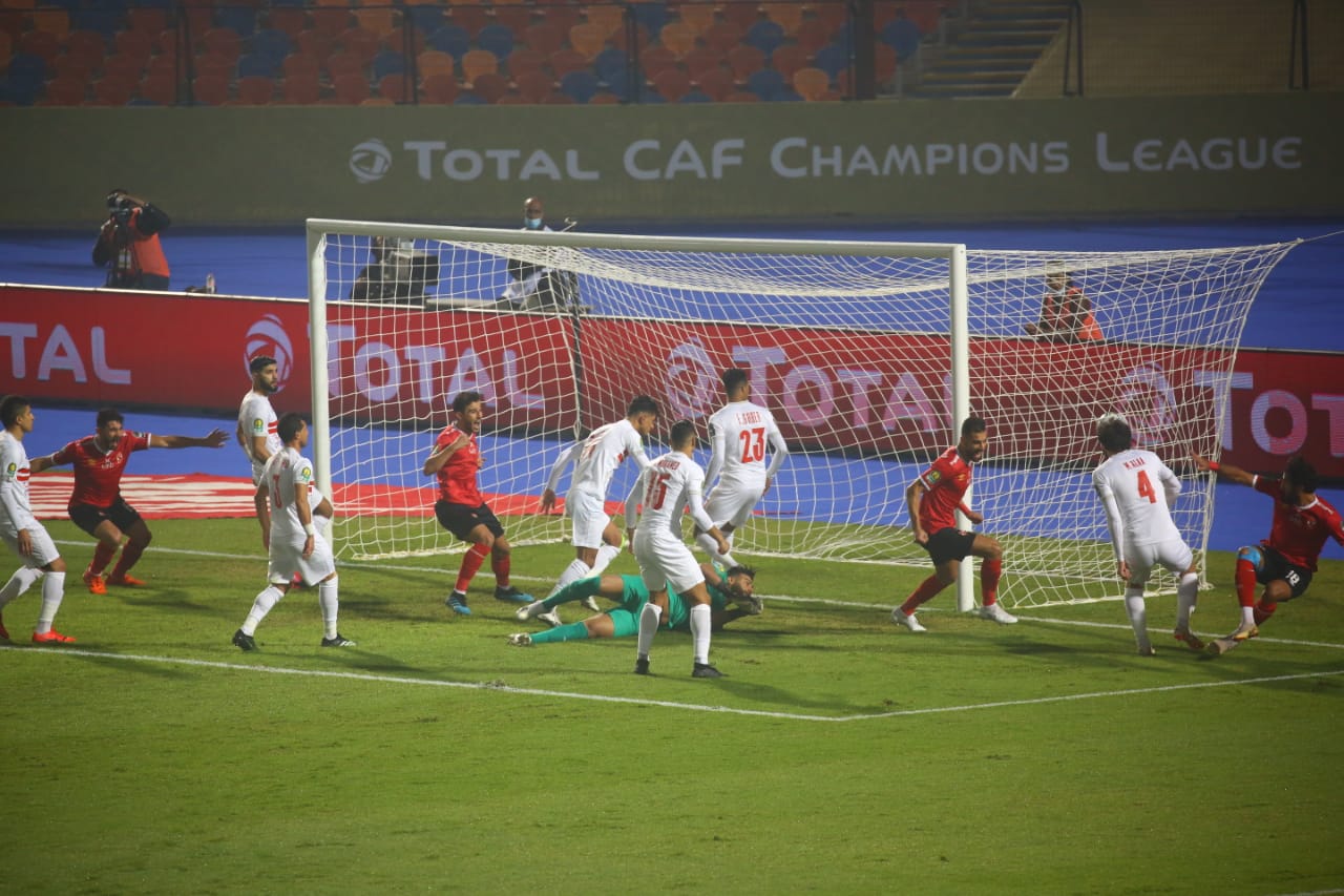 نجم الأهلي يرفض إغراءات الدوري الإماراتي ويفاجئ الخطيب