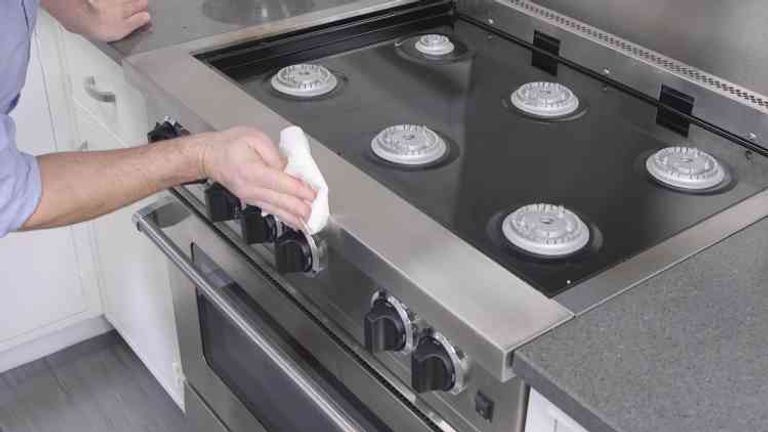 176 095631 cleaning cooker fat 2