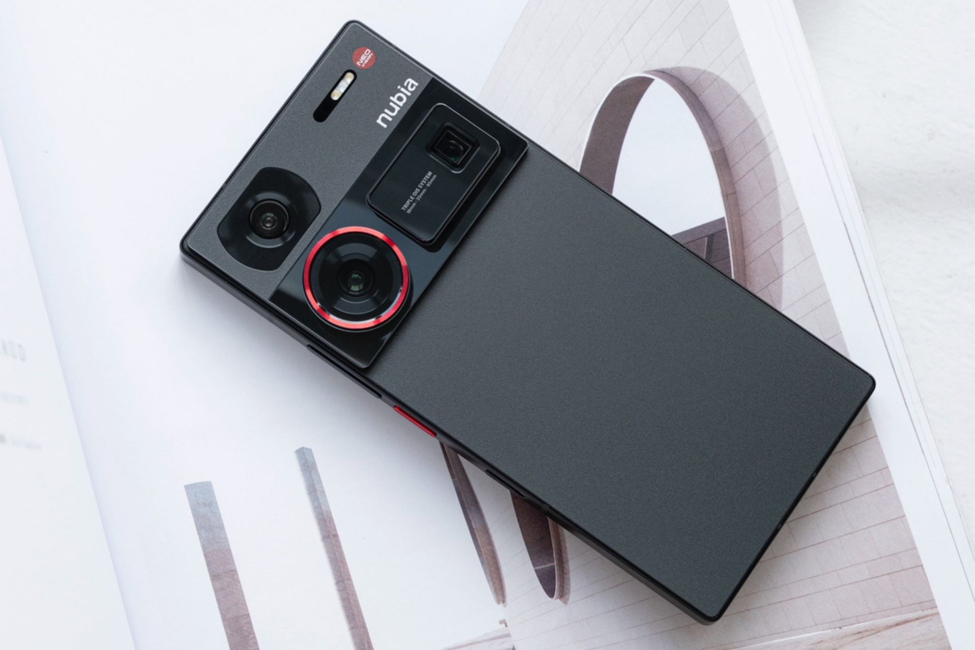 وحش الكاميرا ومنافس الكبار ZTE Nubia Z60 Ultra.. هاتف مثالي السعر والمواصفات