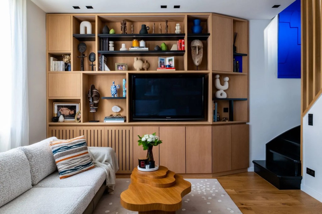 4 salon avec bibliotheque sur mesure